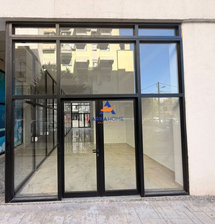 BUSINESS PREMISES FOR RENT 80 M2 "AT THE FORMER BUS PARK" 130000 LEKE