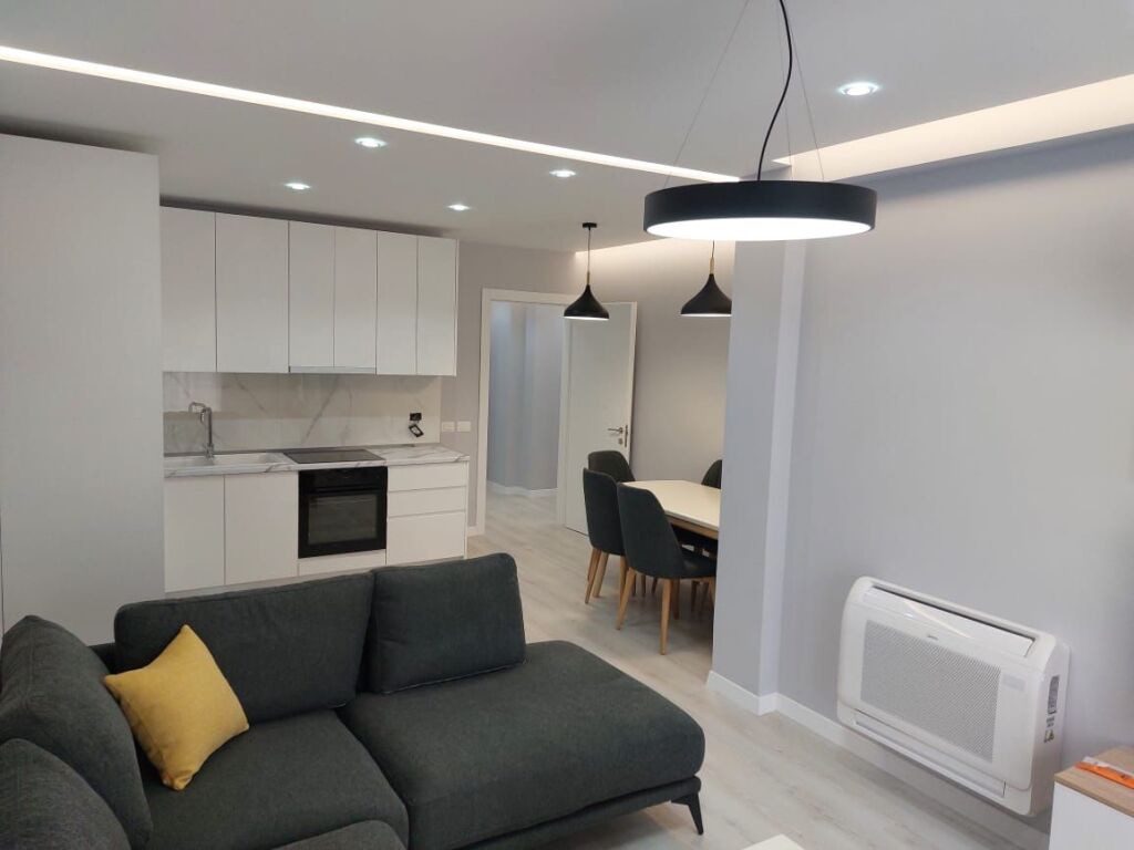 APARTAMENT 2+1 ME QIRA PRANE AMBASADES AMERIKANE