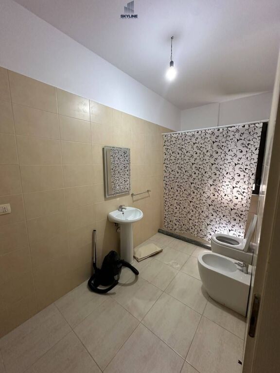 Jepet Apartament 2+1+2 me qera-Rrethi Astirit
