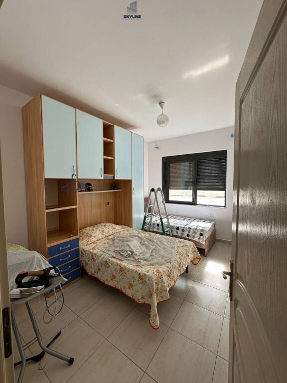 Jepet Apartament 2+1+2 me qera-Rrethi Astirit