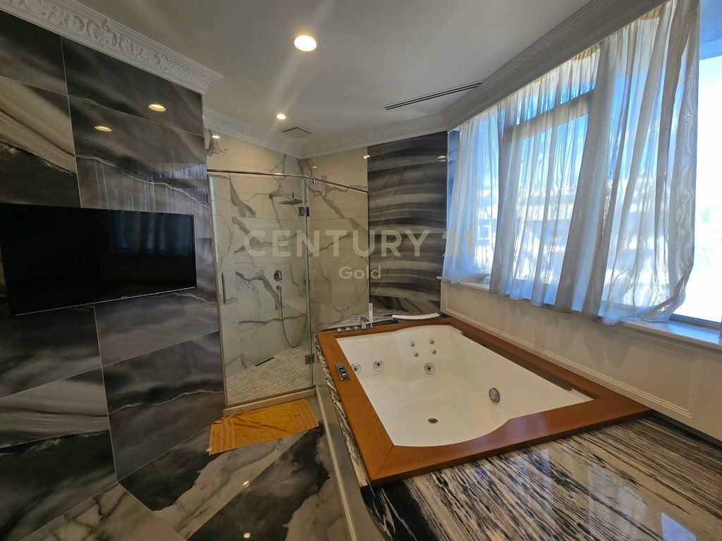 Unique Penthouse + 2 Parking Spaces for Sale at Selvia, Dibra Street!
