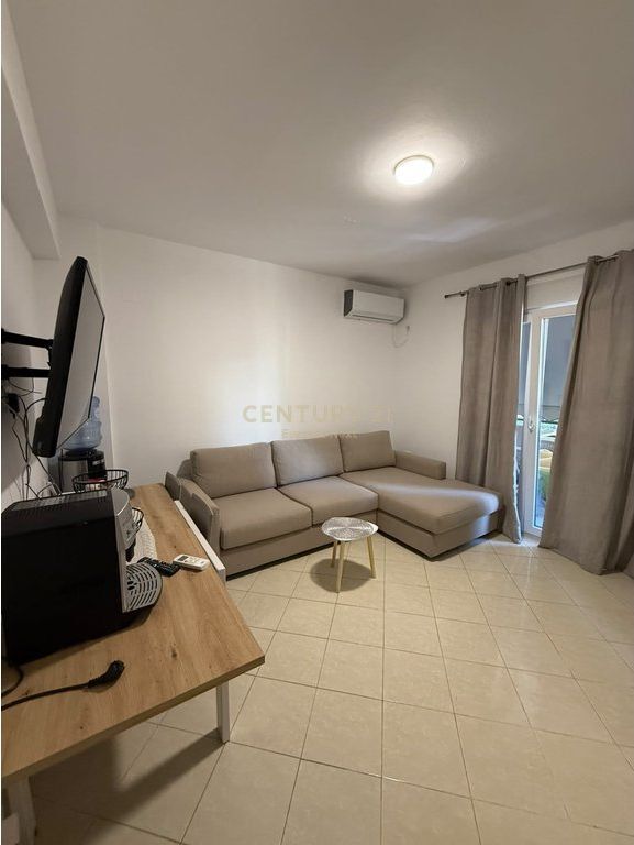 Shitet apartament 2+1 - Plazhi I Golemit