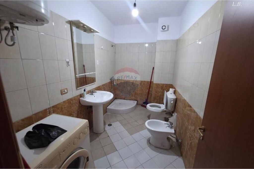 Apartament 2+1 me qira te Qendra Kristal, Tiranë