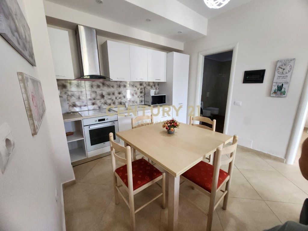 Shitet apartament 1+1 në kompleksin turistik-rezidencial Lura 3, Gjiri i Lalëzit.