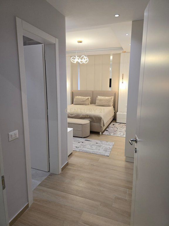 2+1 apartment for sale on Çipaj Street, Vlora!