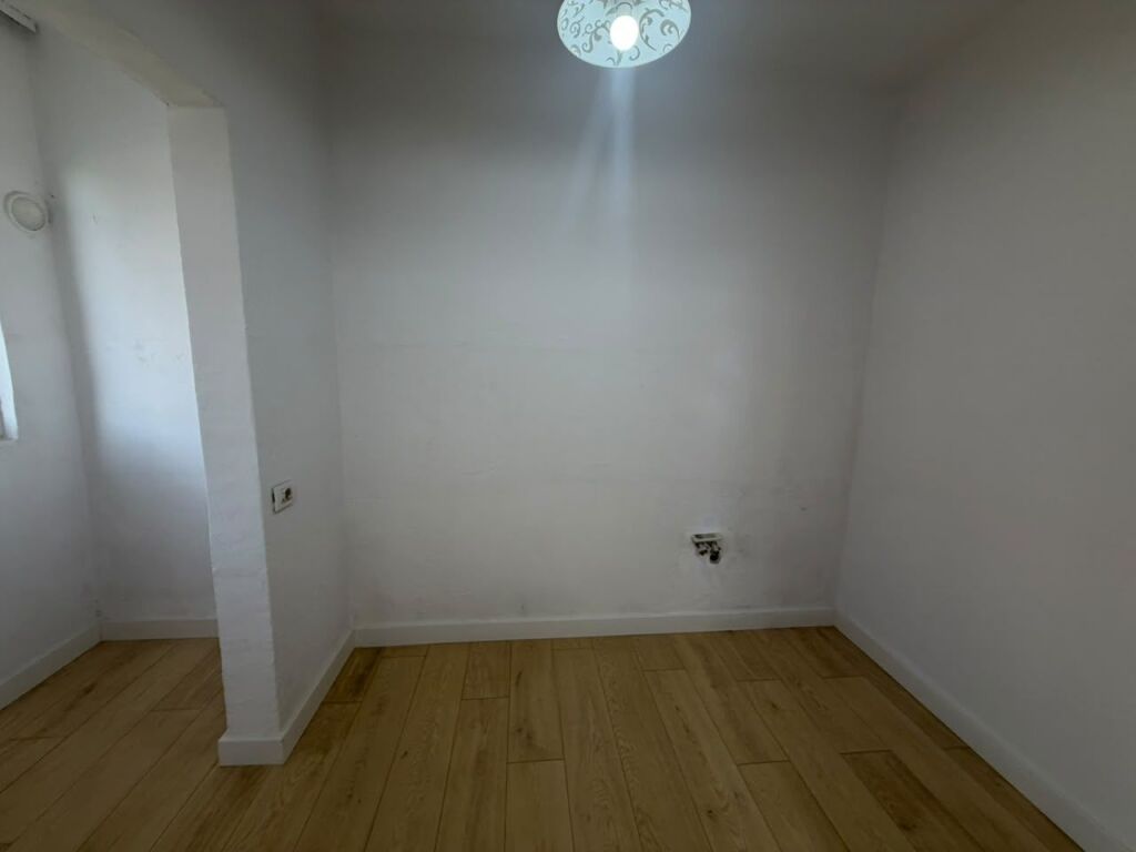 Shitet Apartament 2+1