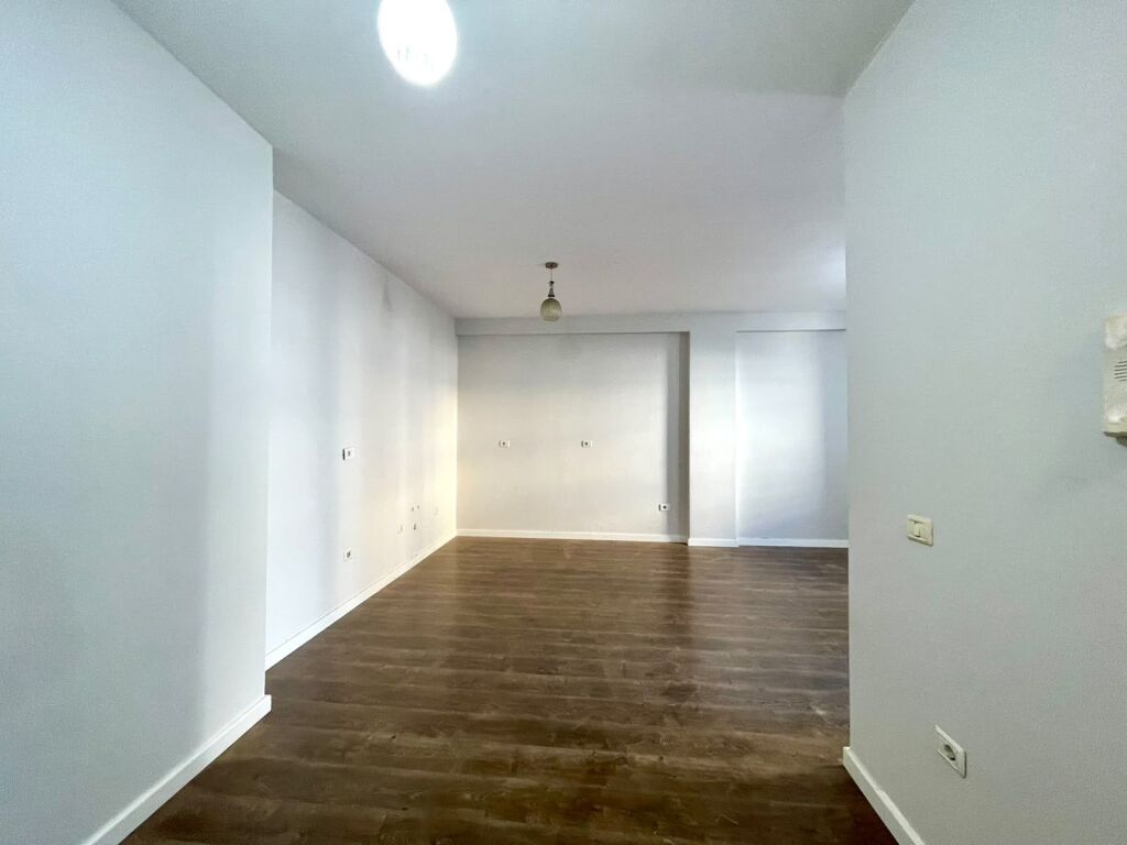 Apartment 2+1 bosh per zyra Rruga e Kavajes