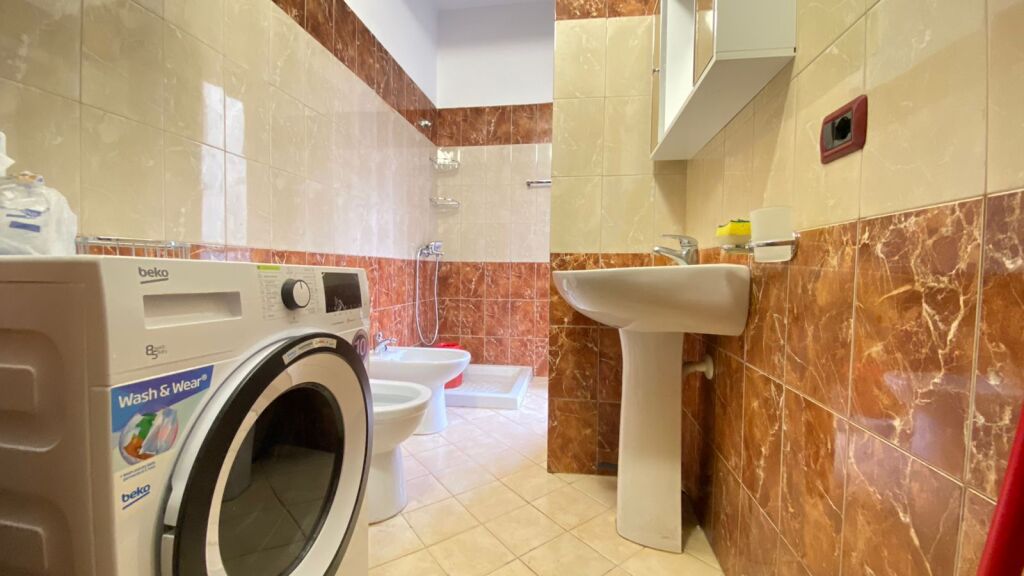 Apartament 1+1 me qira ne Lungomare, Vlore