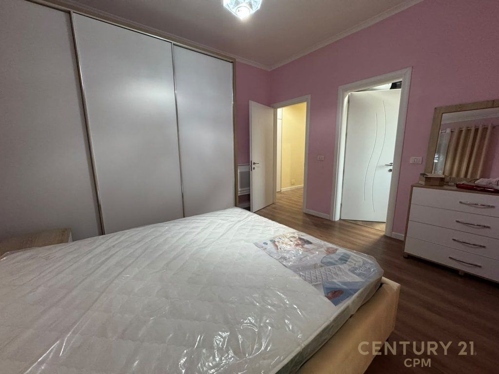 Appartamento 2+1 + posto auto in affitto in via 5 maggio! /Mese 82.000 Lek /Mese