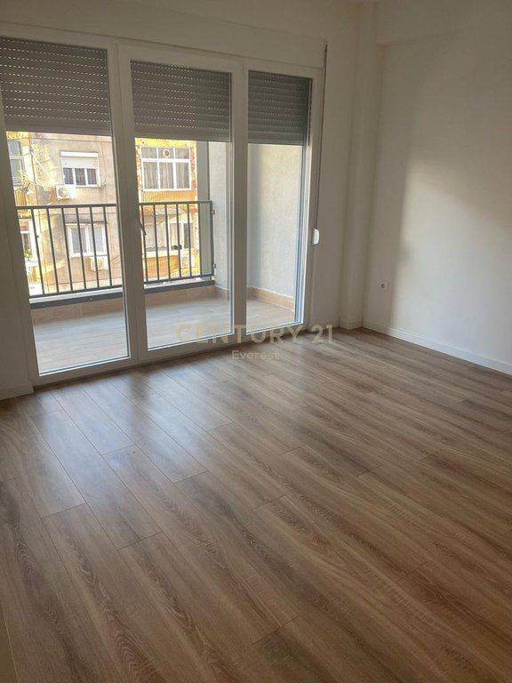 21 DECEMBER, OFFICE FOR RENT
