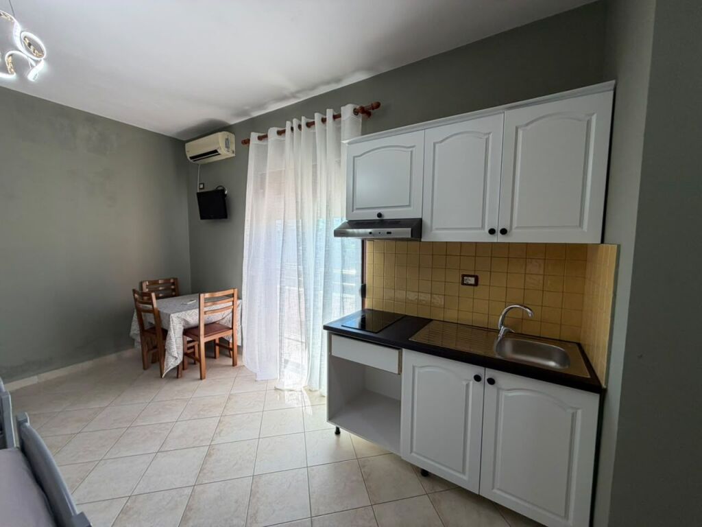 Studio apartment for rent with electricity, water, internet, administration included in the price