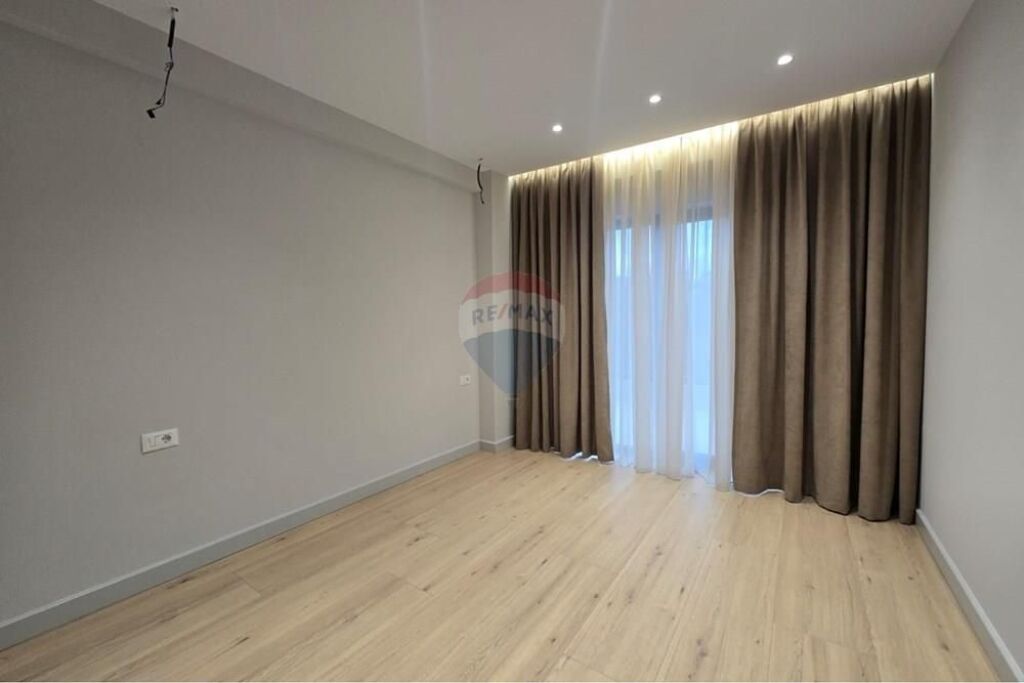 2+1 apartment for sale at Dry Lake, Tirana