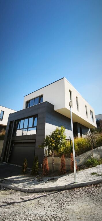 🏡 VILLA PREMIUM IN VENDITA | LAKESIDE RESIDENCE – FARKË