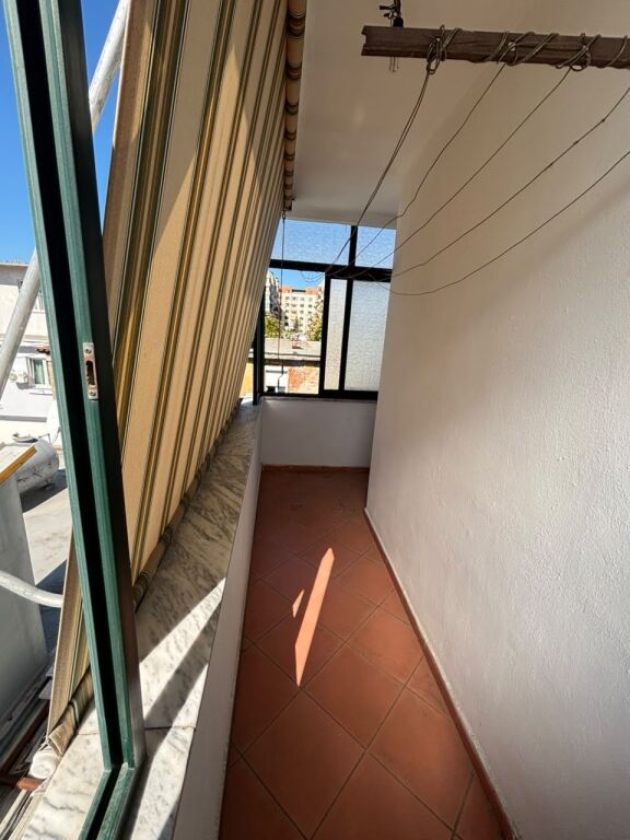 *Jepet me Qira Apartament 3+1+2 në Rrugën e Kavajës*