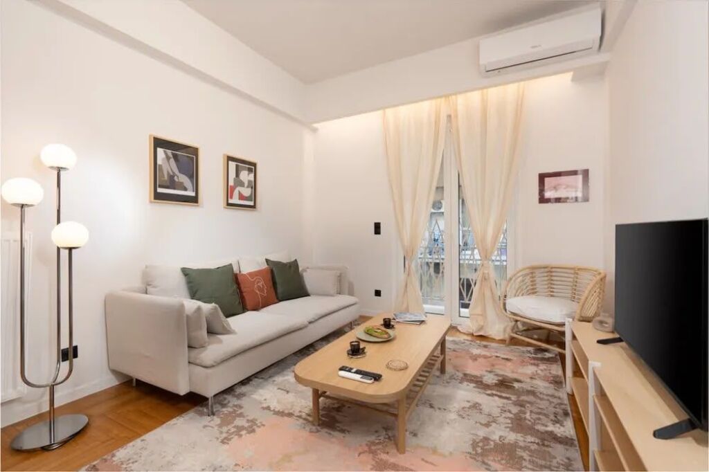 Train Station, 2+1 apartment for rent (for residence or bnb)
