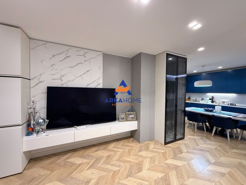 SHITET APARTAMENT 2+1+BALLKON "KOMPLEKSI GREEN CITY,UNAZA E RE" 265.000 EURO