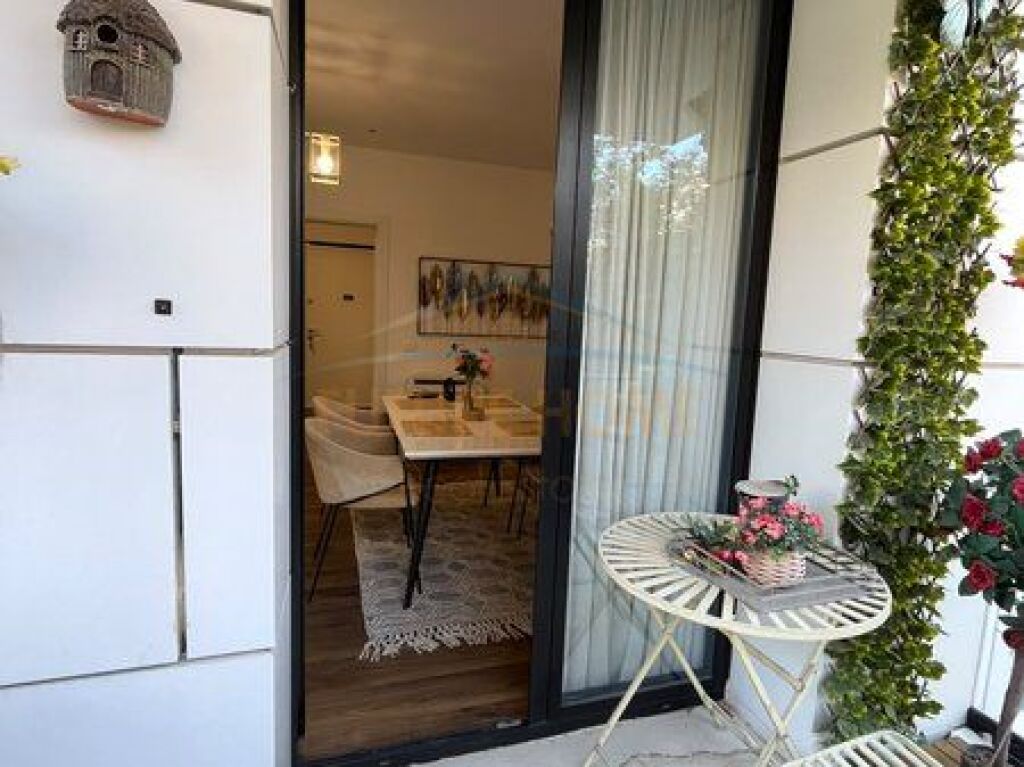 Qera,Apartament 2+1+2+Post Parkimi ,Blloku i Ambasadave