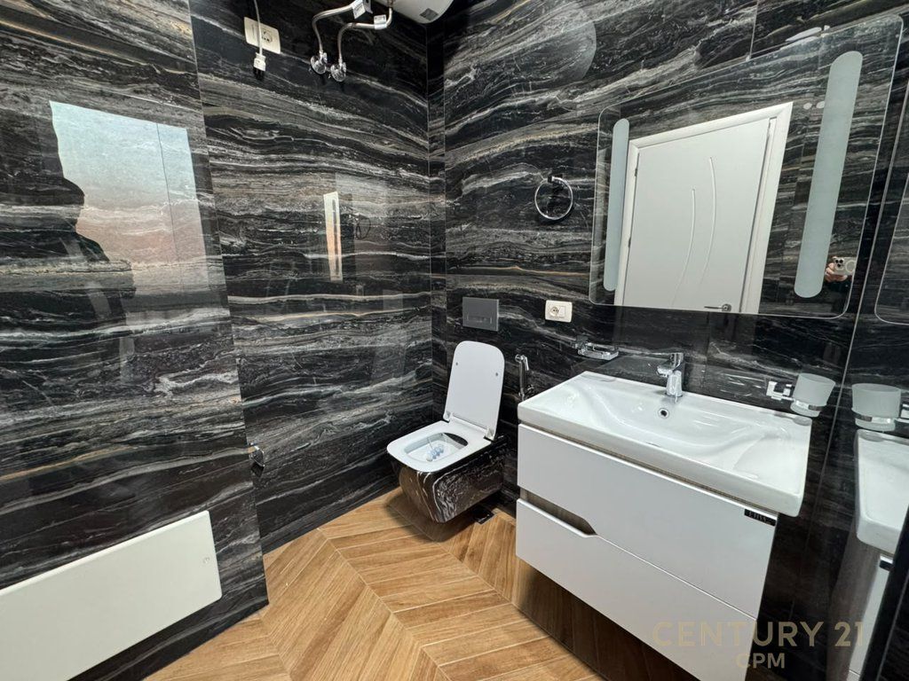 Appartamento 2+1 + posto auto in affitto in via 5 maggio! /Mese 82.000 Lek /Mese