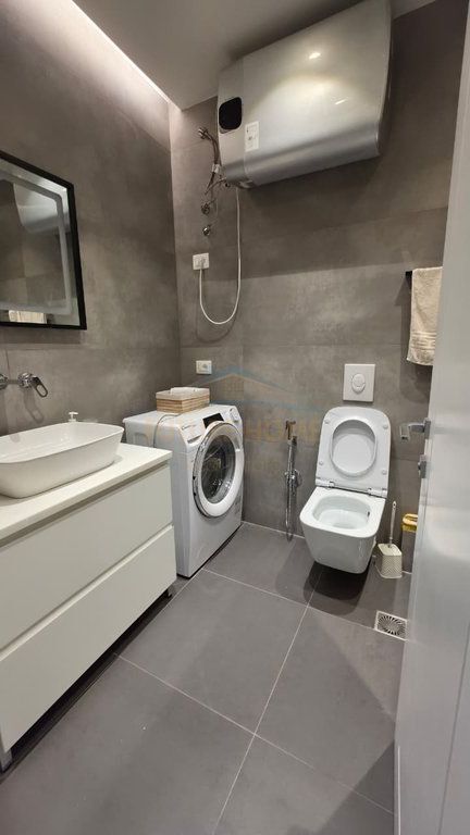 Shitet, Apartament 2+1, Liqeni i Thate, Tirane.