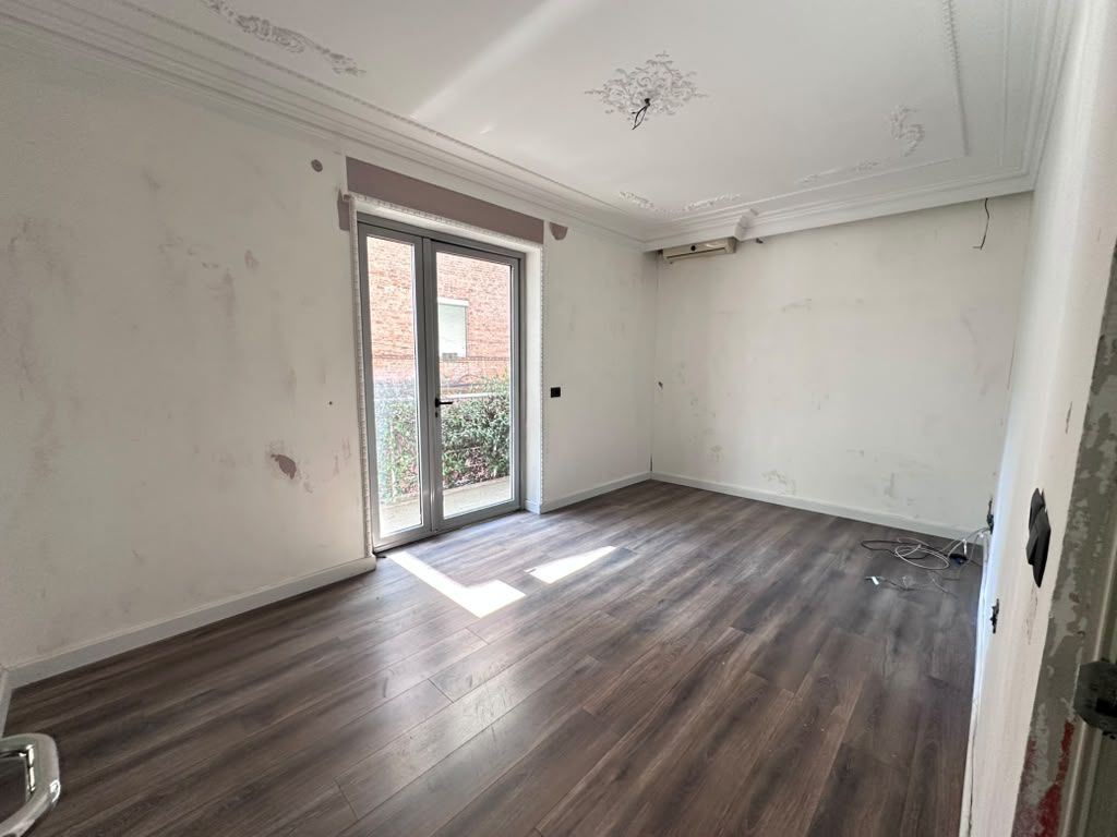 Ambient Komercial Premium 103 m² me Fasadë në Bllok | Kati 1