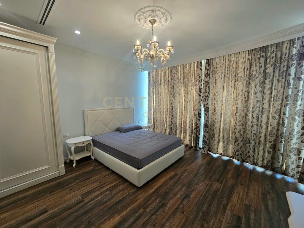 PENTHOUSE UNICO + 2 POSTI AUTO IN VENDITA A SELVIA, VIA DIBRA!