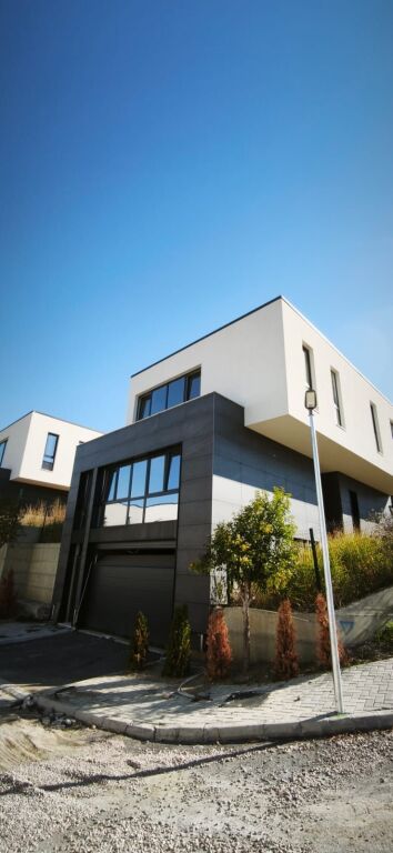 🏡 VILLA PREMIUM IN VENDITA | LAKESIDE RESIDENCE – FARKË