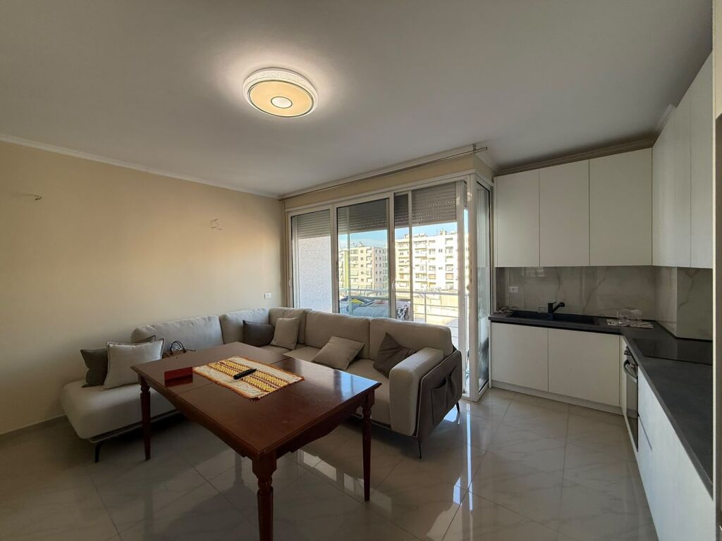 Apartament 2+1+ 2 TUALETE + 2 BALLKONE , prane kazazit ne Durres