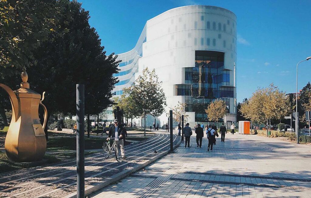 Selling a super 2+1+2 apartment in the center of Tirana
