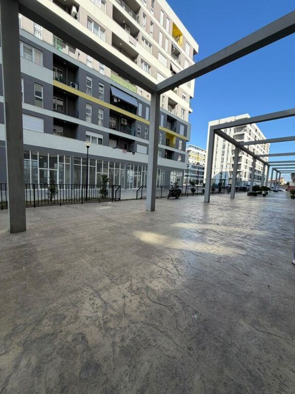 AMBIENT BIZNESI ME QIRA – UNIVERS CITY