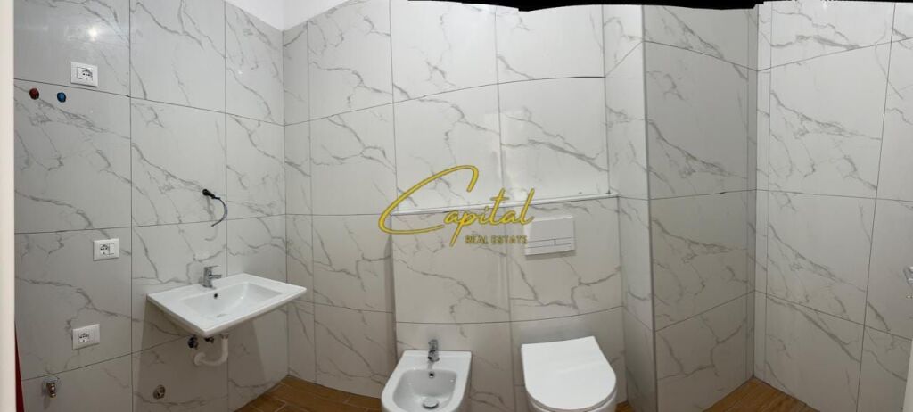 ZYRE ME QIRA 72 M2 BULEVARDI I RI 60.000 LEKE