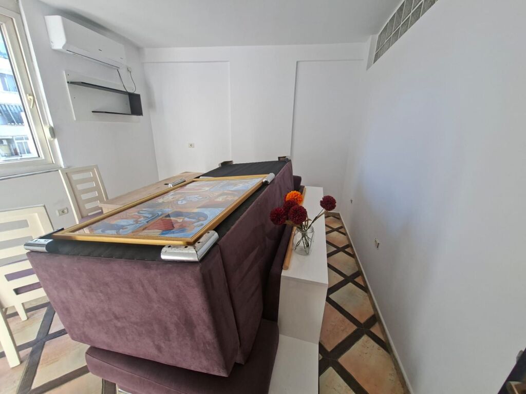 Apartament 1+1 me qira pre Zyre / Banim me qira  afer Gjykates se Rrethit Tirane  Prane Trendafilit te Bardhe