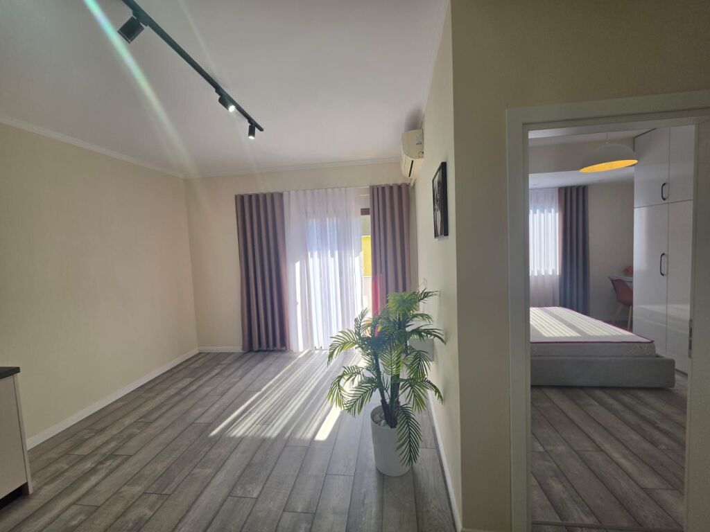 Shitet 1+1 ne Plazh prane Hotel Antalya