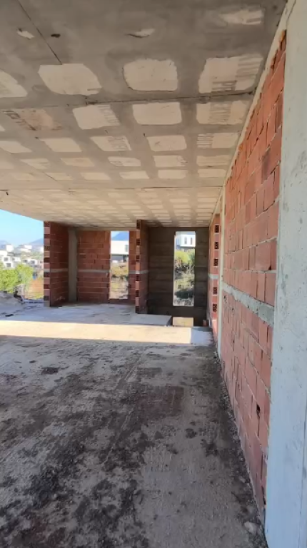 🏘️Vilë per shitje pranë Liqenit të Farkës me pishinë🌊