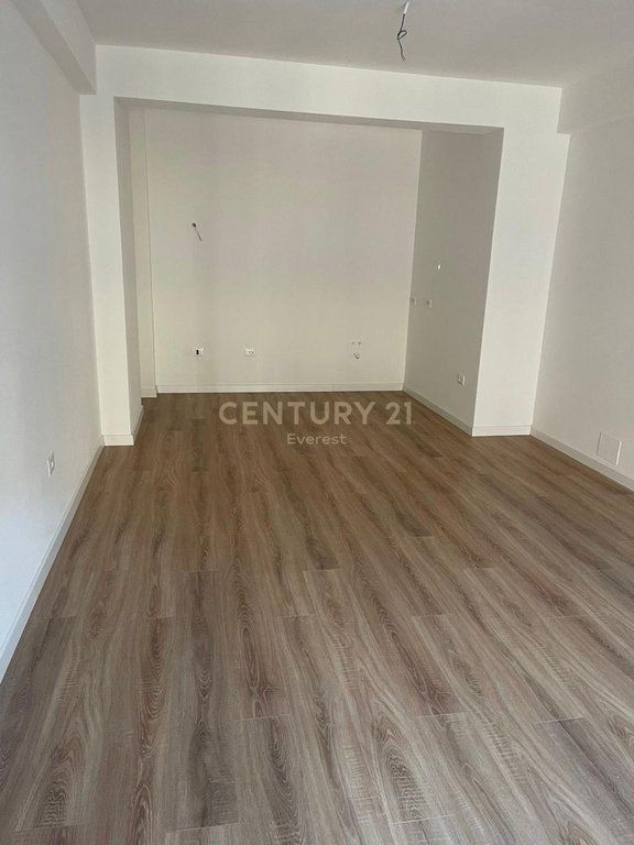 21 DECEMBER, OFFICE FOR RENT