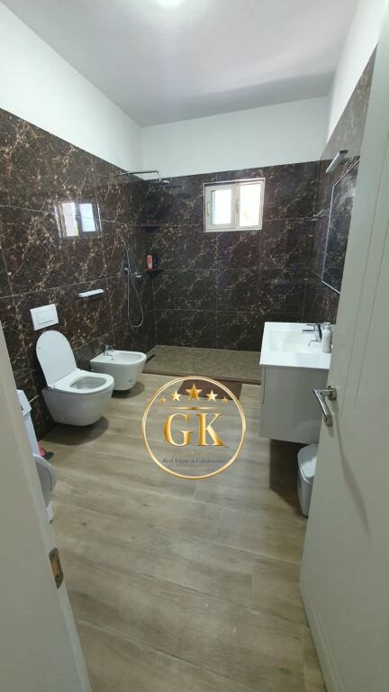 21018851 JEPET ME QERA VILA,PLAZH