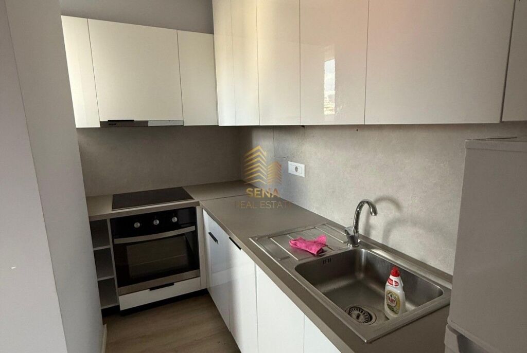 Shitet, Apartament 2+1+BLK, Pazari i Ri, 18.000.000 Leke