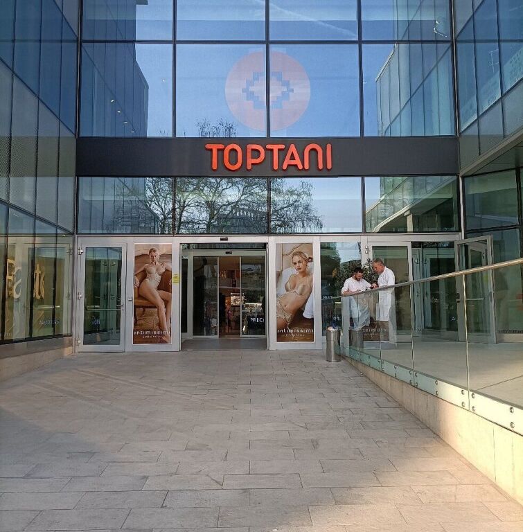 Selling a super 2+1+2 apartment in the center of Tirana