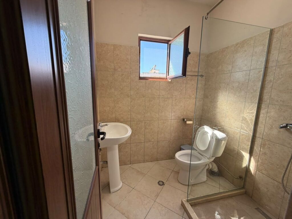 Studio apartment for rent with electricity, water, internet, administration included in the price