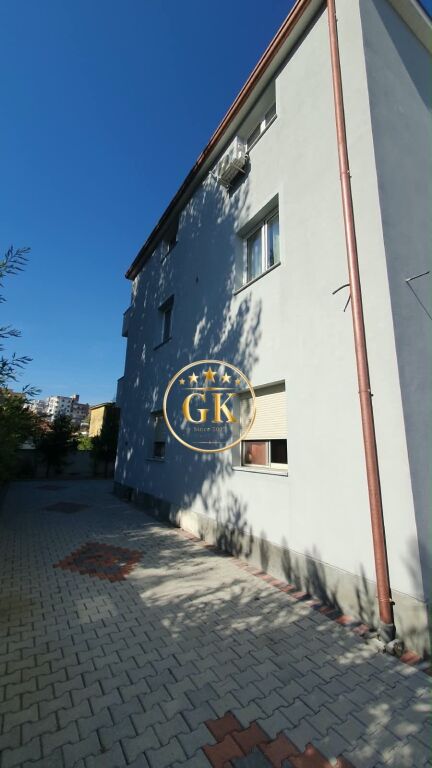 21018851 JEPET ME QERA VILA,PLAZH
