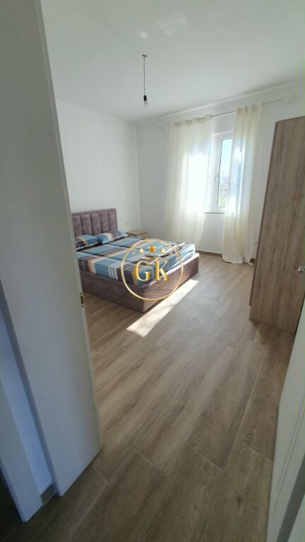 21018851 JEPET ME QERA VILA,PLAZH