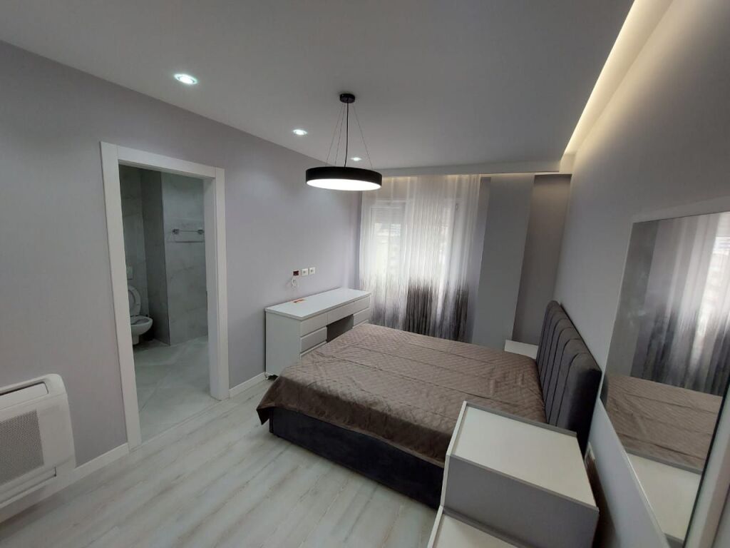 APARTAMENT 2+1 ME QIRA PRANE AMBASADES AMERIKANE
