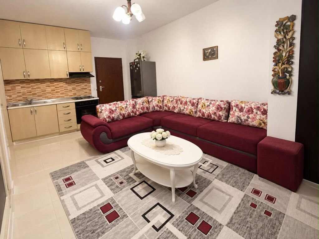 Jepet apartament 1+1+Post Parkimi me qira tek Fresku , prane Pasticeri Melisa .