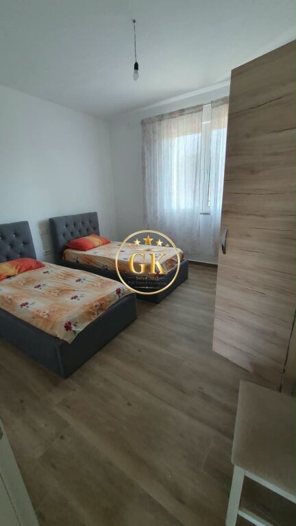 21018851 JEPET ME QERA VILA,PLAZH