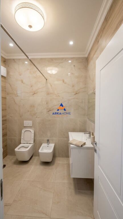 JEPET ME QERA APARTAMENT 2+1+BALLKON " RRUGA 5 MAJ, PERBALL EMERALD CENTER" 70.000 LEKE