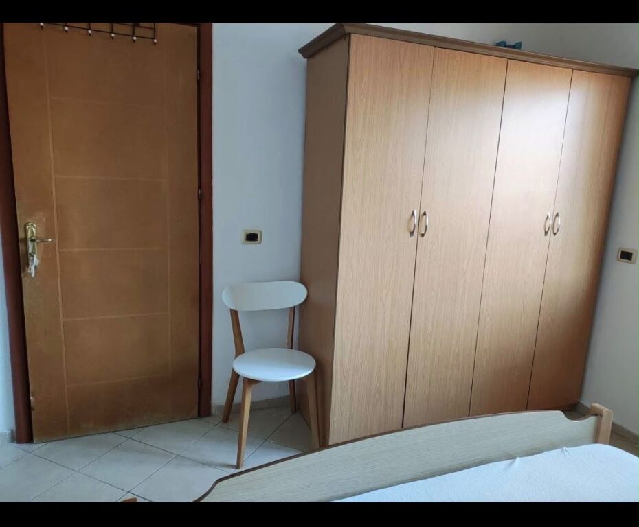 Apartament 1+1 per qera Rruga e Kavajes !