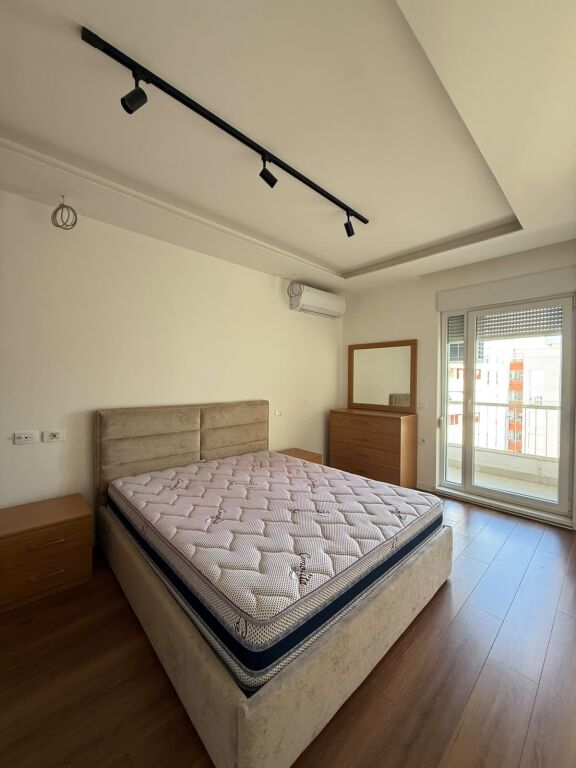 Appartamento 2+1+2 in affitto presso Kontakti a 21 Dhjetori