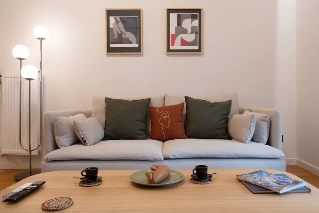 Train Station, 2+1 apartment for rent (for residence or bnb)

