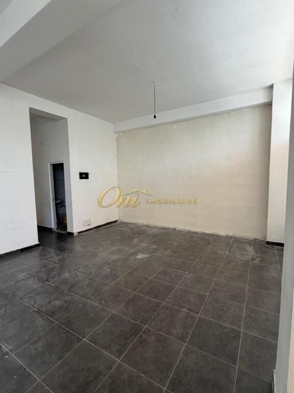 ASTIR SHOP 65M2 FOR RENT