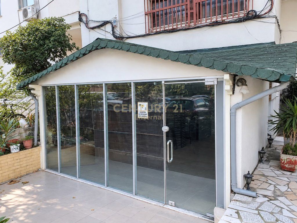 Ish Parku - Jepet Me Qera Dyqan 49.5m2 Perballe Delijorgjit