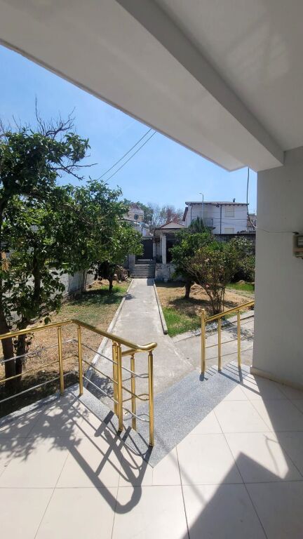 🏡 SHITET SHTËPI PRIVATE – PRANË QENDRËS SË KAVAJËS  